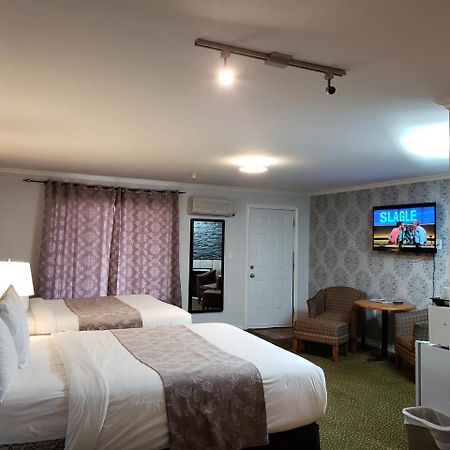 Regency Inn & Suites Cornwall Exterior foto